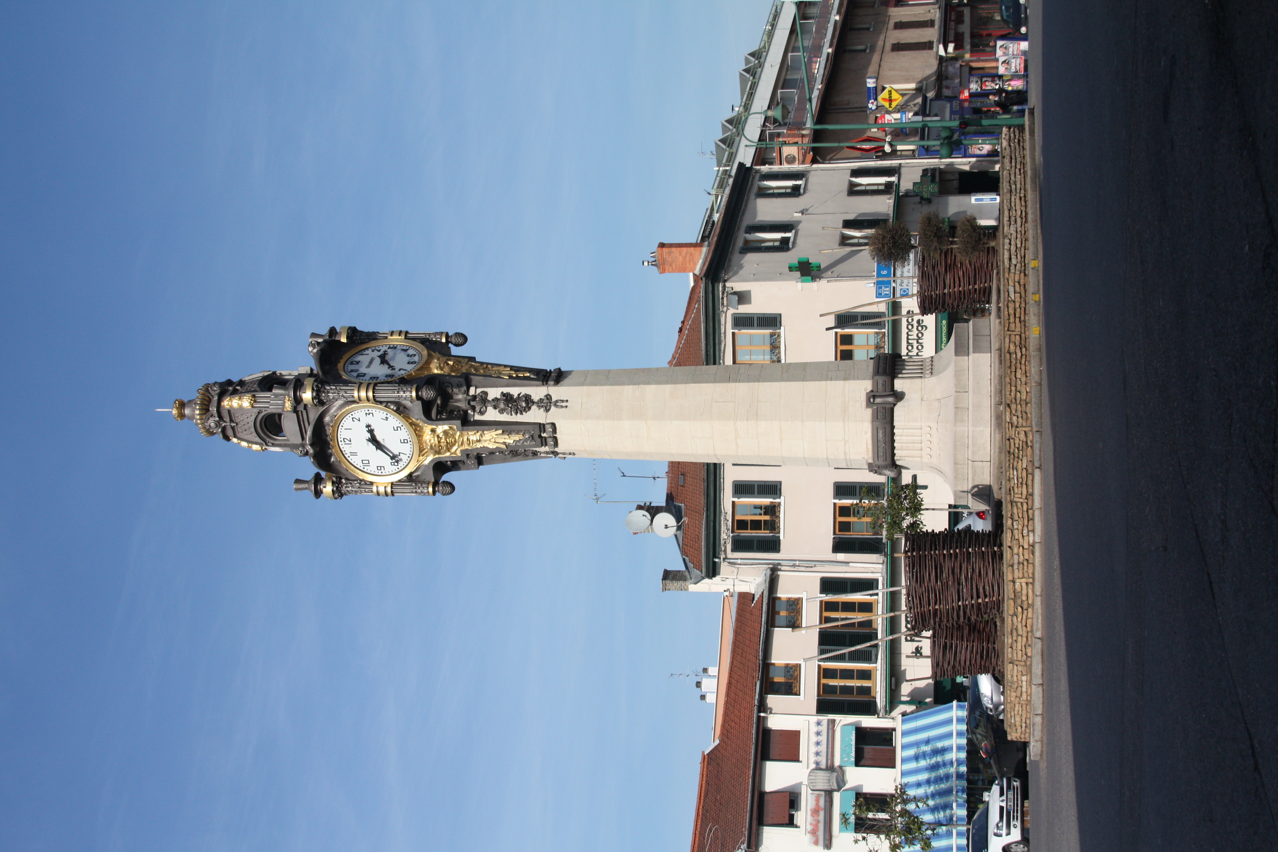 タッサン＝ラ＝ドゥミ＝リュンヌ